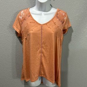 NWT Skylar & Jade multi fabric tee